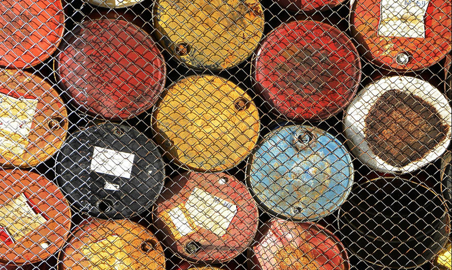 Precio del barril de petróleo baja nuevamente