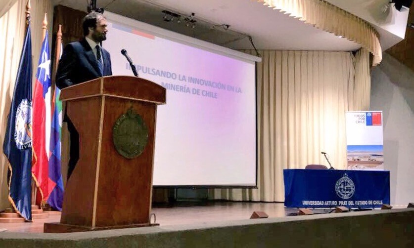 Subsecretario Schnake destacó importancia de la especialización en minería, en conversatorio con universitarios de Iquique