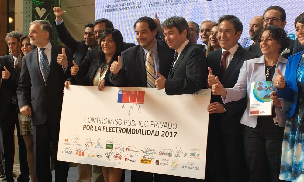 Gobierno presentó estrategia nacional para potenciar la electromovilidad