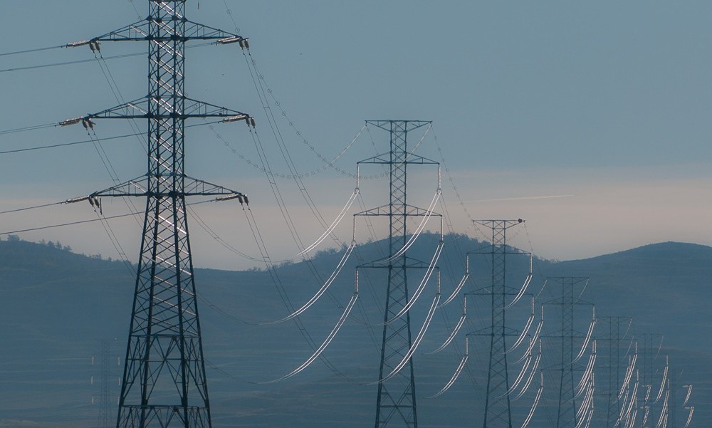 Cuentas de electricidad de empresas registran fuerte aumento de precios en enero