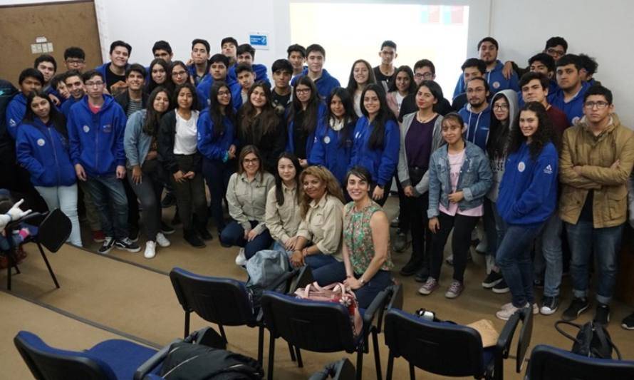 Antofagasta Minerals promueve participación de mujeres en minería en colegios 