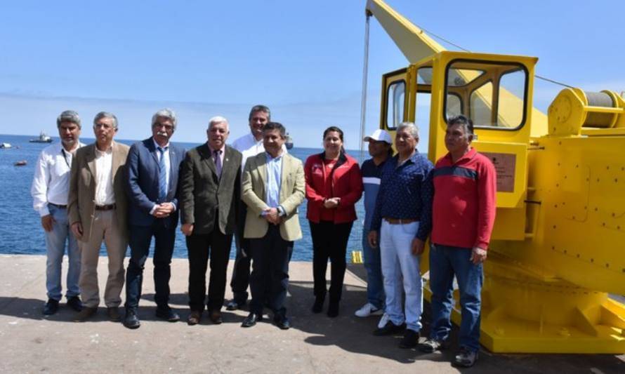 Pescadores de Tocopilla recibieron moderna grúa para reforzar su actividad productiva