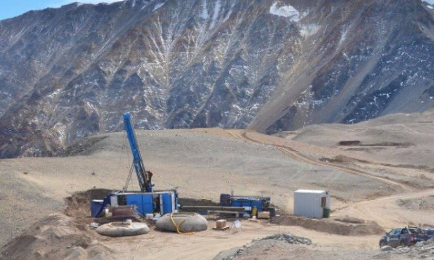 Estatal rusa busca entrar al negocio del litio en Chile
