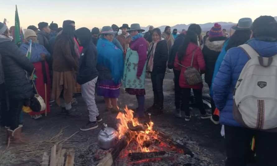 Comunidades Indígenas bloquean accesos a depósitos de litio