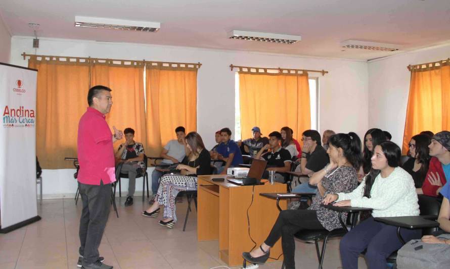 Estudiantes de Calle Larga reciben charla de seguridad minera