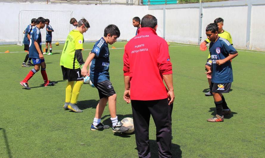 Niños, niñas y adultos valoraron Clínica del Fútbol realizada por Club Deportivo Puerto Antofagasta