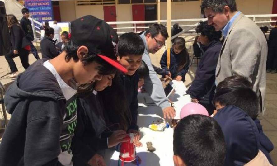 Estudiantes de Taller de Robótica-Maker de Ventanas realizan primera muestra de sus trabajos