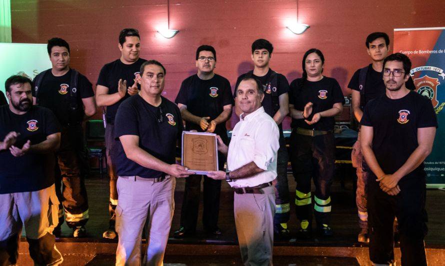 Bomberos de Iquique reciben importante aporte de Collahuasi que moderniza su red de comunicaciones