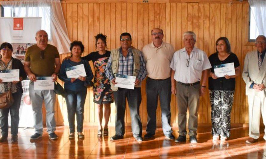Familias de villa Huaytiquina se capacitaron en mantención de calefactores solares