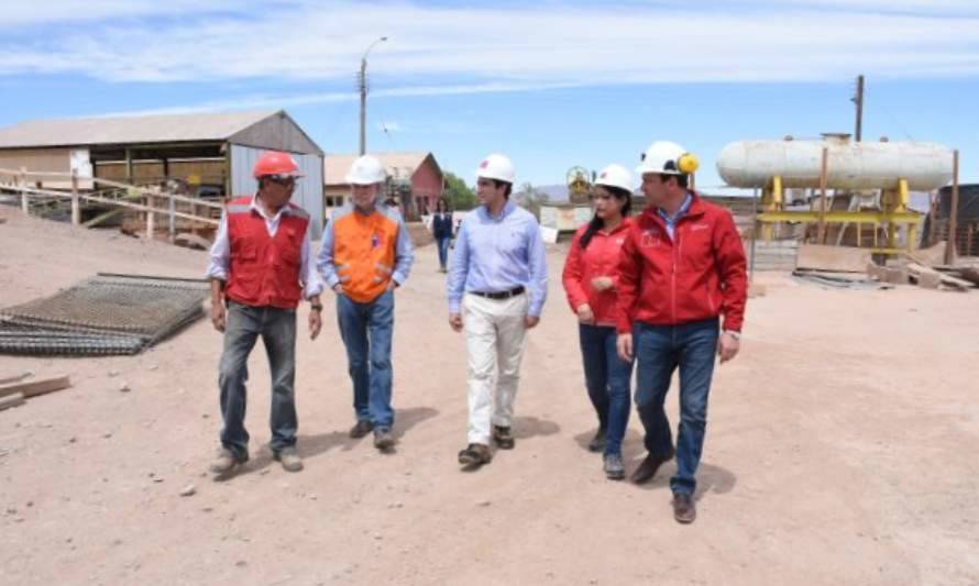 Autoridades supervisan ejecución de fondos regionales entregados a mineros de Inca de Oro