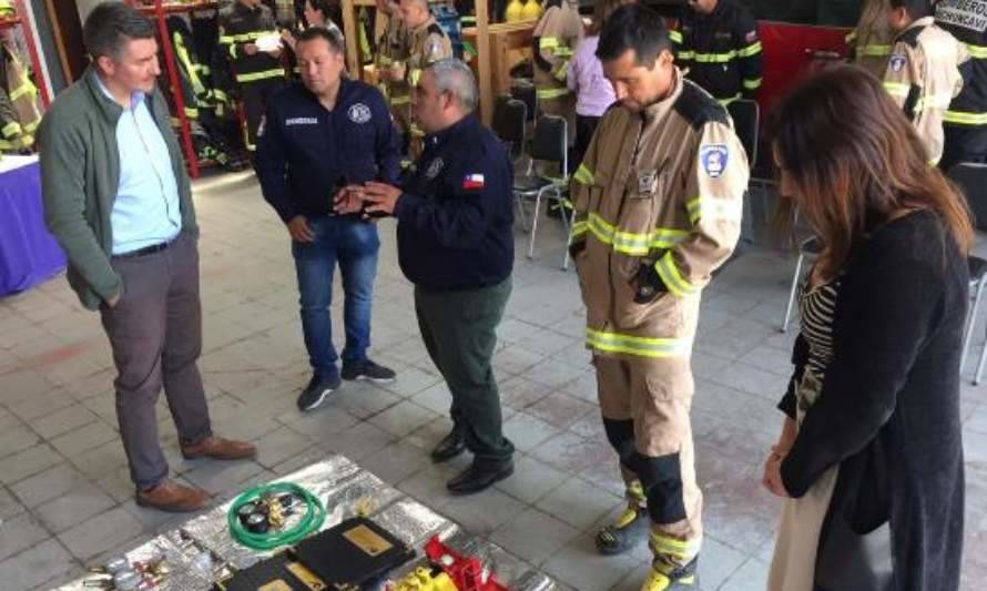 Bomberos de Puchuncaví modernizan sus equipos con apoyo de Codelco