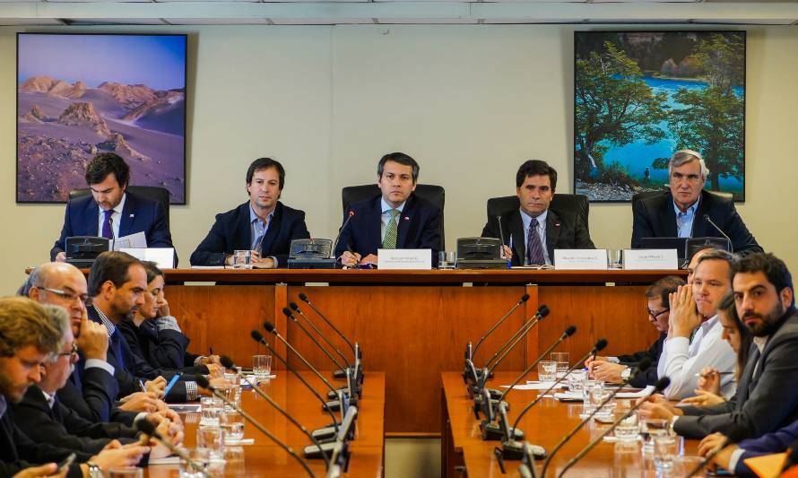 Autoridades evaluaron situación de exportaciones internacionales producto de Coronavirus