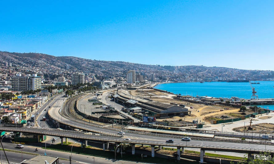 Prototipo de energía undimotriz es instalado en Valparaíso