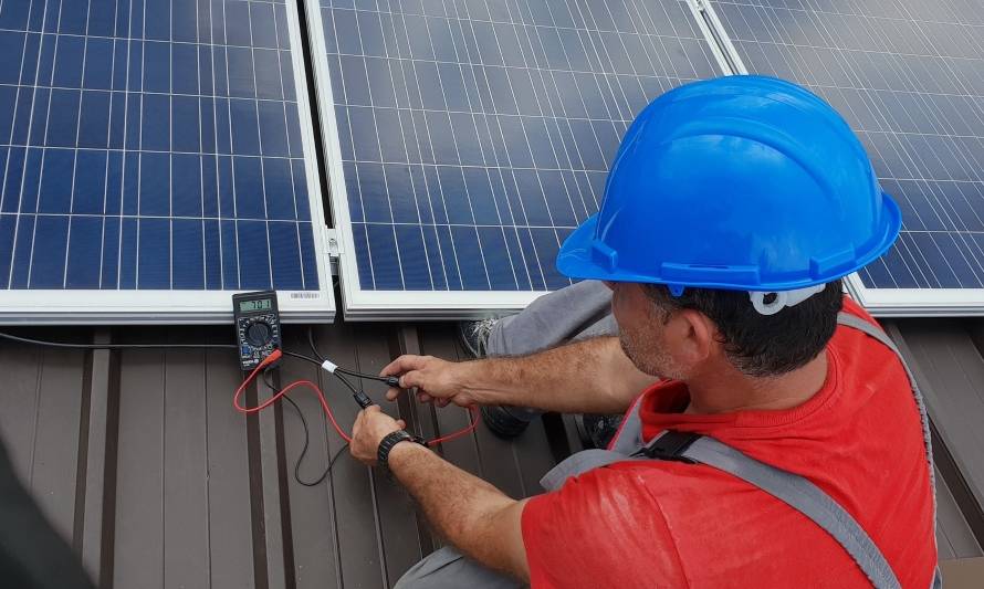 Colbún entregó certificados a empresas que utilizan 100% de energía renovable