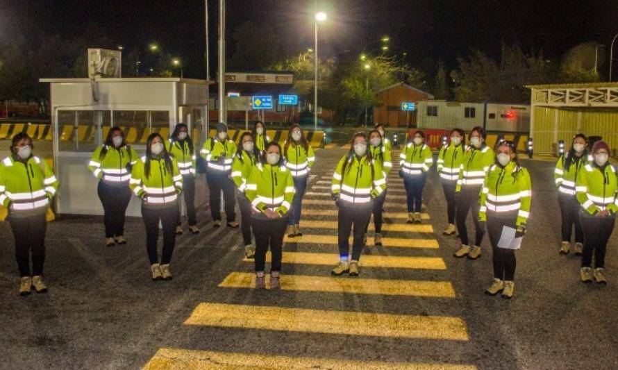 Mujeres de Coya asumen labores de toma de temperatura en El Teniente