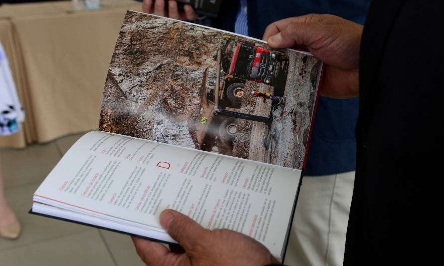 Lanzan libro de hitos de la industria minera en procesos de perforación y voladura