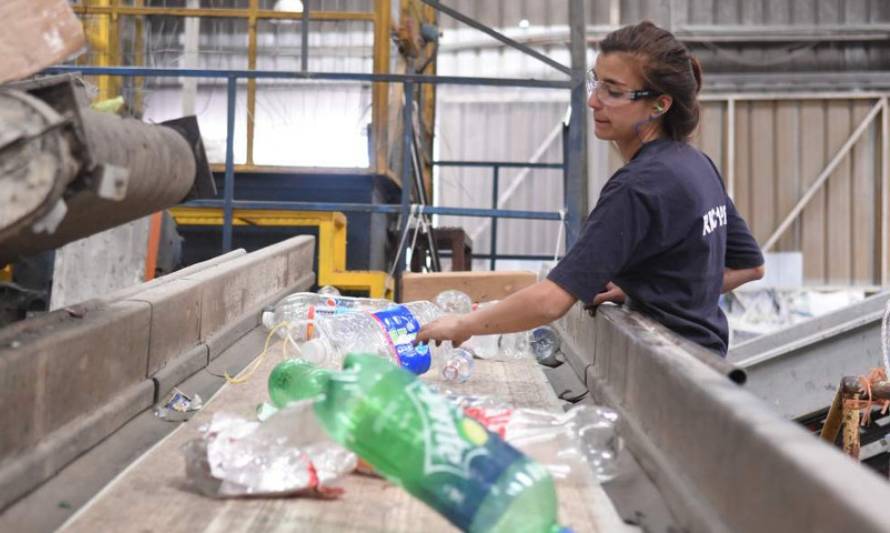 MORE CHILE: la proveedora de agua mineral embotellada que busca la recuperación de plásticos PET en faenas mineras

