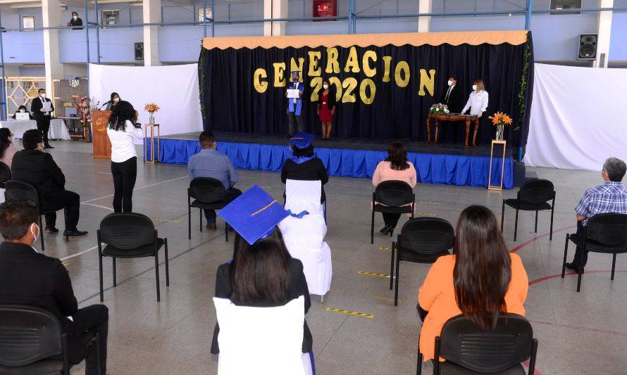 Estudiantes egresaron de cuarto medio en Liceo Bicentenario Minero