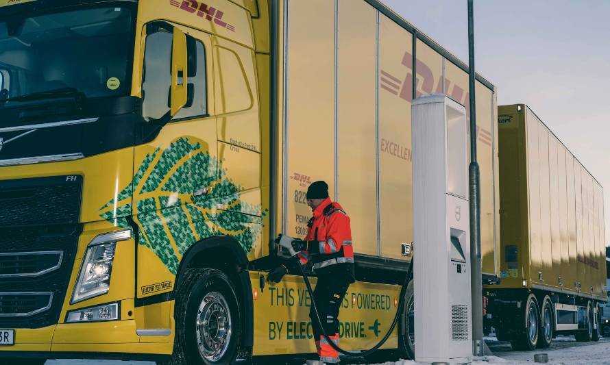 Volvo Trucks y DHL Freight realizarán pruebas de camiones eléctricos pesados