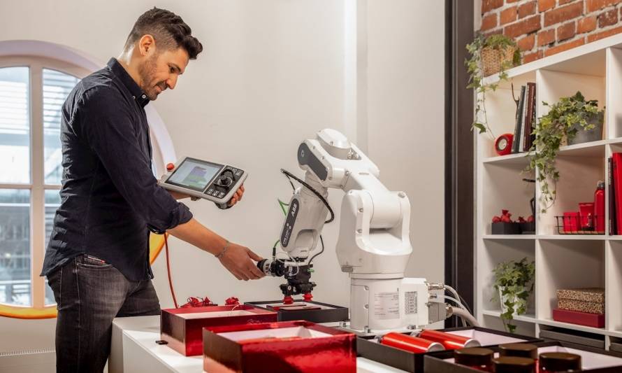 ABB lanza nueva generación de robots colaborativos