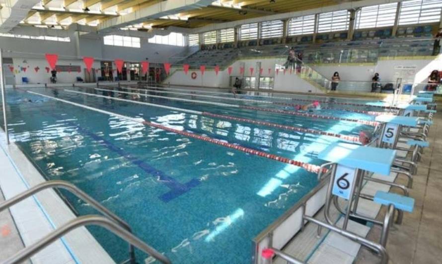 Piscina municipal de Peñalolén será primer recinto fotovoltaico de Chile