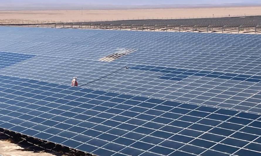 Inauguran parque fotovoltaico "Atacama Solar"