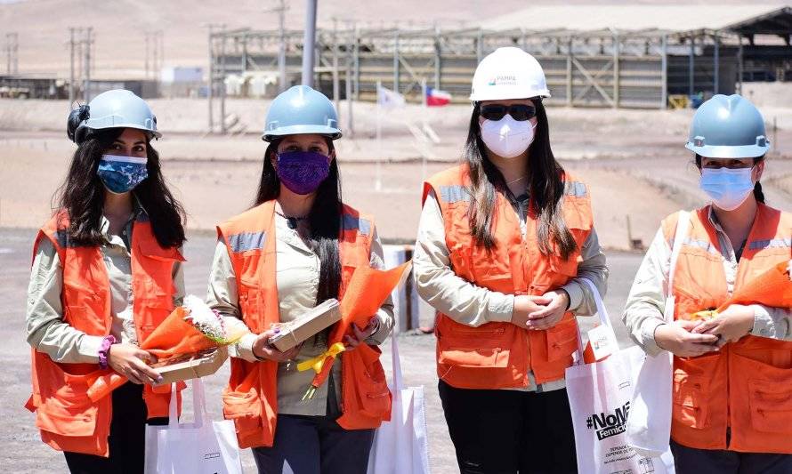 Minera Pampa Camarones conmemora a todas las mujeres en su día