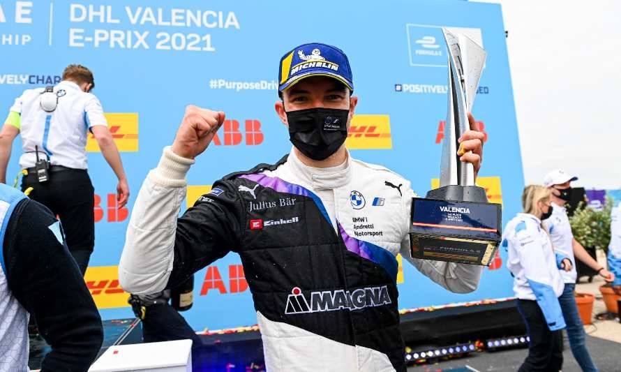 Jake Dennis domina el domingo en Valencia para ganar por primera vez en la Fórmula E