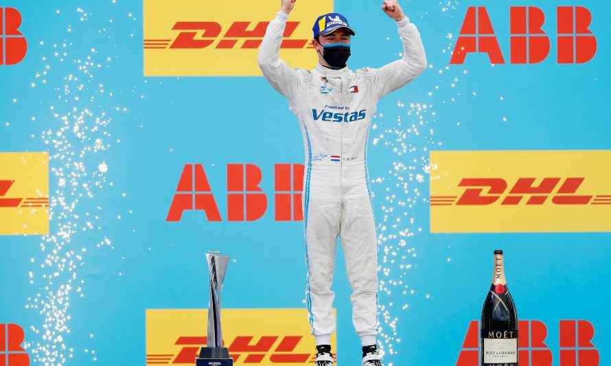 Nyck de Vries gana una alocada carrera de Fórmula E bajo la lluvia en Valencia