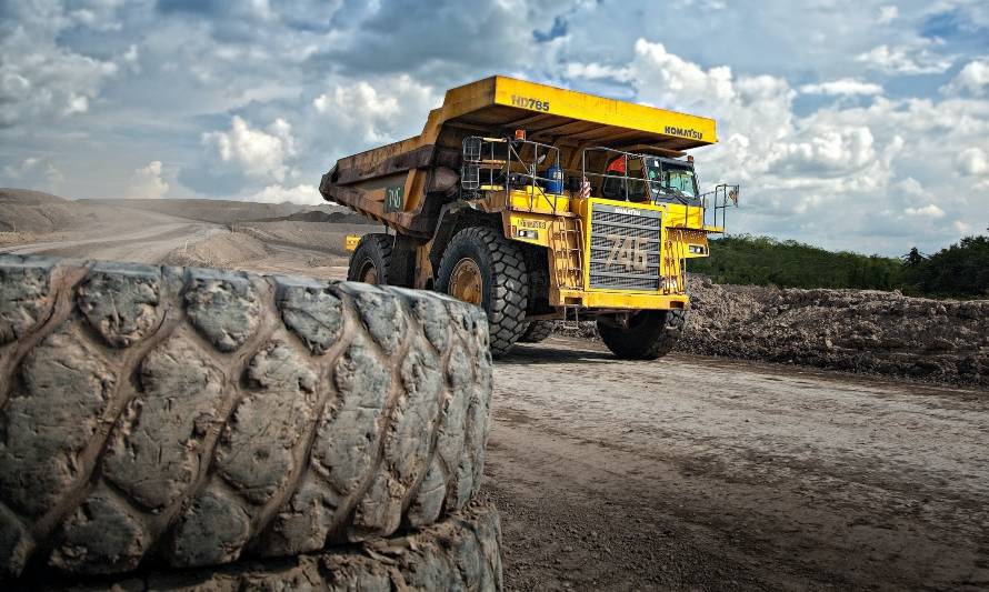 Proyecto busca aumentar capacidad de trituración de neumáticos mineros en Antofagasta
