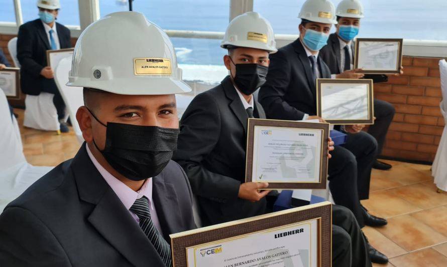 Nueve jóvenes de la Región de Antofagasta ingresan a trabajar a empresa gracias a beneficio Sence