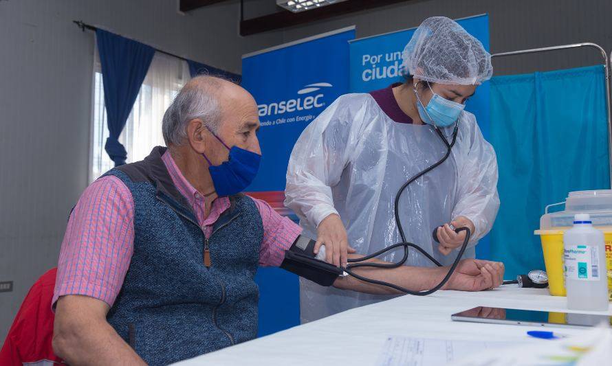 Más de 380 pacientes fueron atendidos por operativos médicos de Transelec y TECHO-Chile