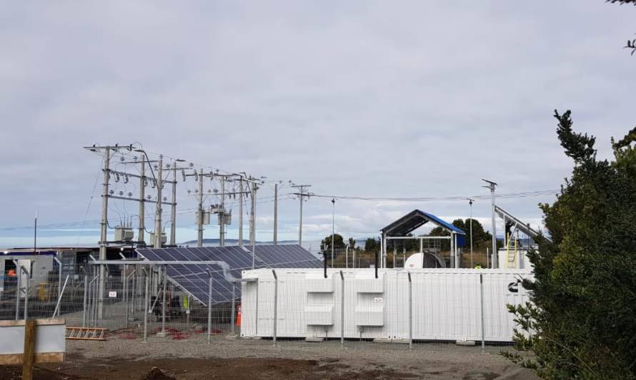 Concretan proyecto que amplía la generación de electricidad en 11 islas del archipiélago de Chiloé