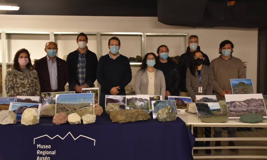 Seremi de Minería de Aysén presenta inédita colección geológica