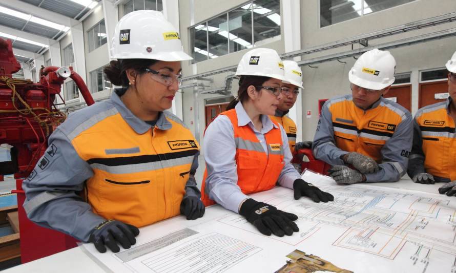 Finning participa en panel para incluir al talento femenino en la industria minera