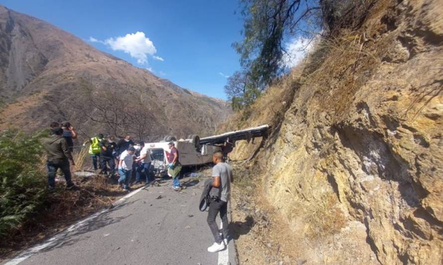 16 trabajadores mineros murieron tras volcamiento de bus en Perú
