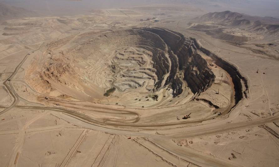 Codelco rechazó acciones de fuerza de gremios de transporte y llama a deponer la movilización