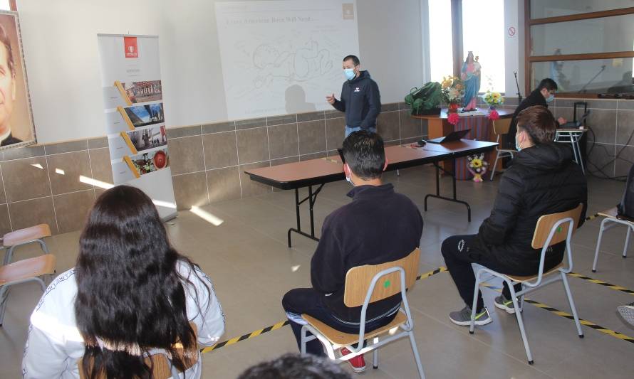Profesional de Chuquicamata dictó charla a estudiantes sobre minería subterránea