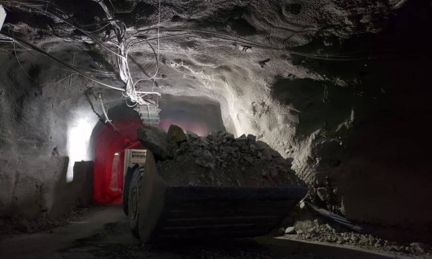 Primera pala híbrida para minería subterránea en Chile de Komatsu Cummins supera sus metas 