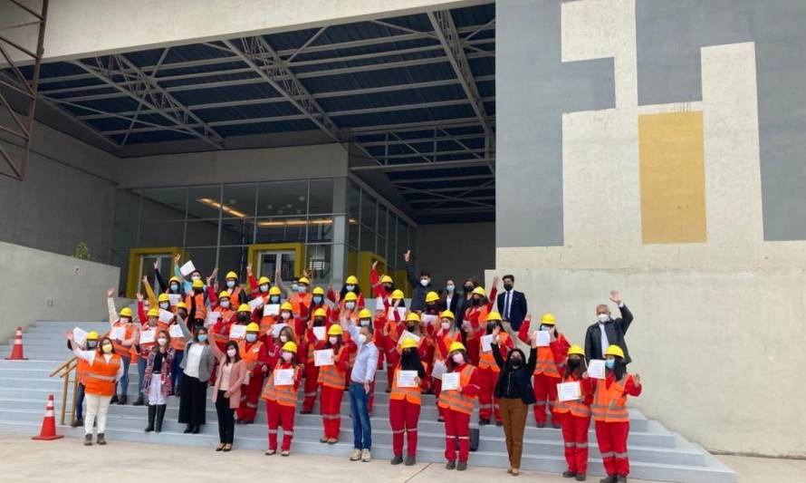 Cerca de 500 mujeres se han capacitado con Finning en oficios no tradicionales 