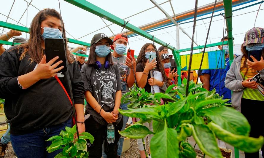 Estudiantes de especialidad agrícola realizan gira tecnológica por Tarapacá