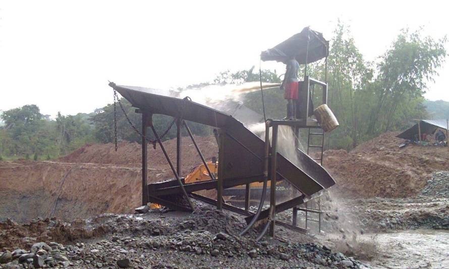 Gobierno de Colombia formalizó 10 mil mineros ilegales