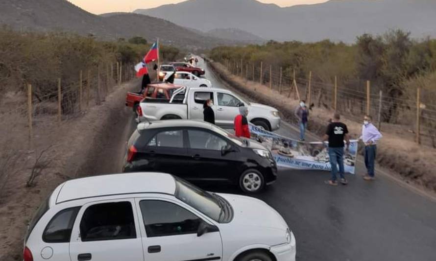 Comunidad de Caimanes se toma ruta de ingreso al tranque de relaves El Mauro de Los Pelambres