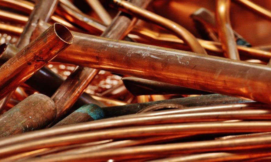 Precio del cobre cae 0,35% en la Bolsa de Metales de Londres