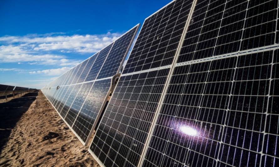 Planta solar Sol del Desierto inició sus operaciones