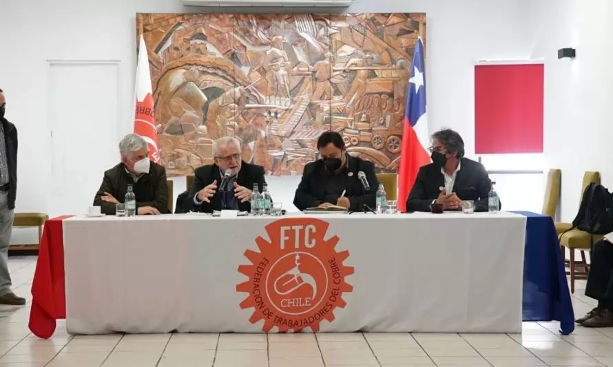 Máximo Pacheco se reunió con la Federación de Trabajadores del Cobre