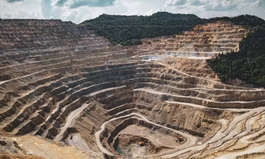 Conoce los perfiles mejor pagados en la industria minera en Chile