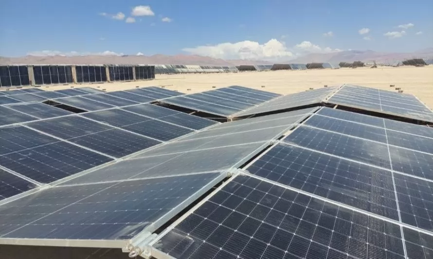 AES Chile: Parque solar con paneles de última generación entra en su etapa final 