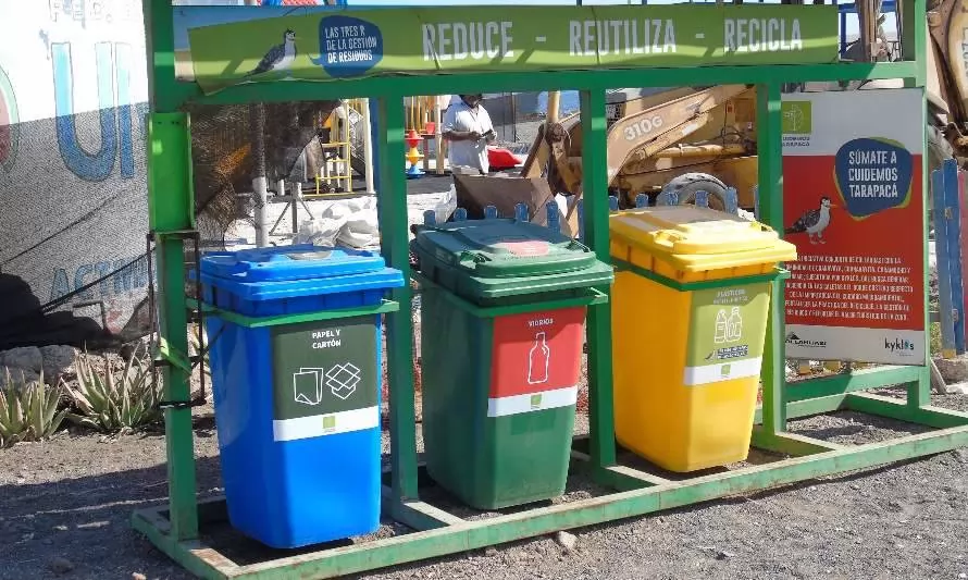Vecinos de Caleta Caramucho recolectan plástico de un solo uso para fabricar ecotablas