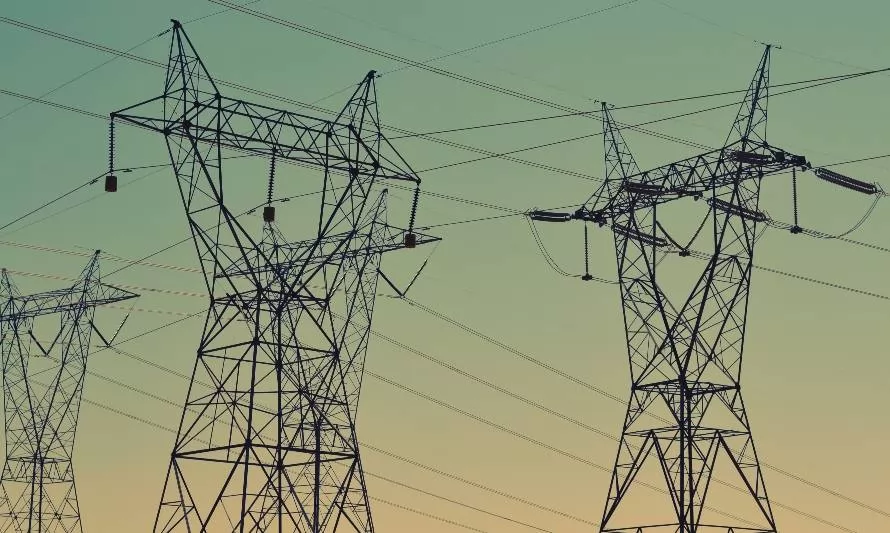 Gobierno presenta indicaciones para mejorar Proyecto de Ley que estabiliza precios de la electricidad